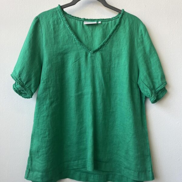 Green 100% linen foil brand top with ruffle trim. Size 8